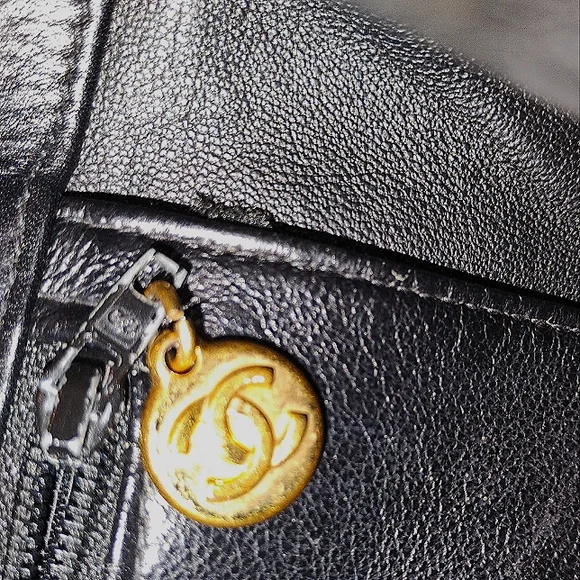 CHANEL Large CC Vintage Chain Tote w/GHW - Picture 13 of 15